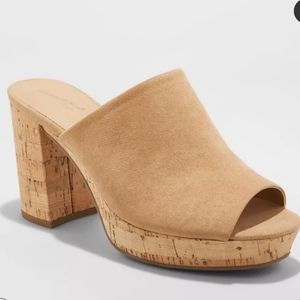 Universal Thread Cork Mules : Tan